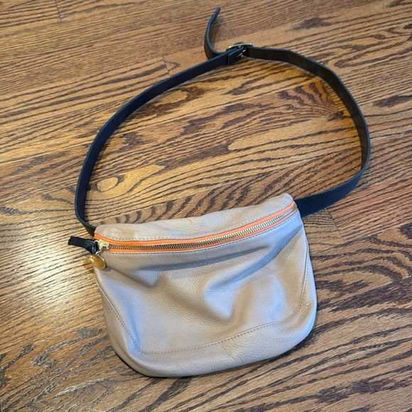 Clare v Fanny pack - Picture 2 of 6